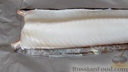 Зубатка, запечённая в фольге: Морскую рыбу помыть и поместить на фольгу.
