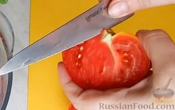 Замороженные помидоры с зеленью на зиму: Как приготовить помидоры, замороженные с зеленью:    Помидор разрезать на 2 части и удалить жесткую сердцевину.