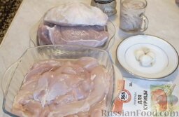 Домашняя колбаса из куриного филе и свинины: Подготовить ингредиенты для колбасы из куриного филе и свинины.