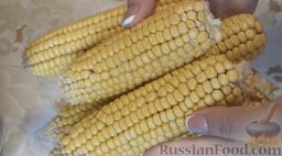 Кукуруза вареная: Как приготовить вареную кукурузу:    Кукурузу освободить от верхних листьев.