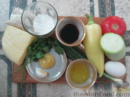 Салат с болгарским перцем, жареным сулугуни и кабачками: Подготавливаем ингредиенты для салата с болгарским перцем, сыром сулугуни и кабачками.