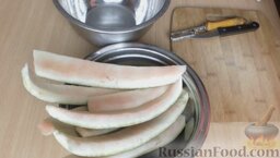Варенье из арбузных корок: Как приготовить варенье из арбузных корок:    Первым делом необходимо подготовить арбузные корки. Срезать розовую часть арбуза.