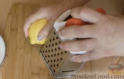 Варенье из арбузных корок: Цедру лимона натереть на мелкой тёрке.
