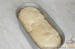 Бездрожжевой хлеб на закваске из ржаной муки: Поставить форму на 2-3 часа в теплое место, чтобы тесто подошло. Затем отправить хлеб в разогретую до 180 градусов духовку на 40 минут.