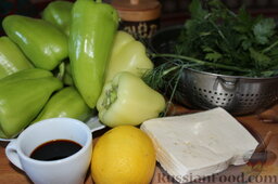 Салат из перца, печенного на гриле, с брынзой и зеленью: Начать приготовление салата из печеного перца нужно с подготовки всех необходимых продуктов.