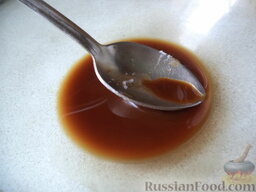 Запеченный болгарский перец с чесноком: Соевый соус смешать с чесноком, уксусом и оставшимся растительным  маслом.