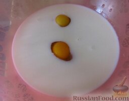 Блины с твёрдым сыром: Как приготовить блины с сыром:    Яйца смешайте с молоком и сахаром.