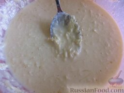 Блины с твёрдым сыром: Добавьте тертый на терке сыр, перемешайте ложкой.