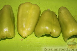 Салат с куриным филе, болгарским перцем, шпинатом (в лепешке): Из перцев удалить сердцевину.
