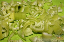 Салат с куриным филе, болгарским перцем, шпинатом (в лепешке): И мелко нарезать.