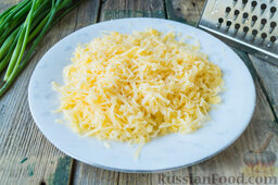 Цветная капуста с грудинкой, в яичной заливке (на сковороде): Натрем сыр.