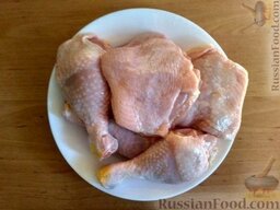 Запеченная курица со сливой (в мультиварке): Как приготовить запеченную курица со сливой  (в мультиварке):    Промойте целую курицу или же отдельные ее части под проточной водой. Обсушите.