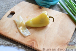 Печеный болгарский перец: Затем откроем пакет и каждый перец очистим от кожицы, ножки и семян.