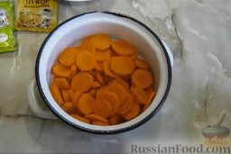 Цукаты из моркови: Как приготовить цукаты в домашних условиях:    Нарезать морковь кружочками, толщиной не меньше 0,5 см.