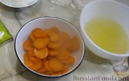 Цукаты из моркови: Затем воду слить (удобнее всего это делать с помощью сита).