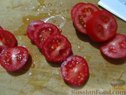 Баклажаны, запеченные с помидорами и сыром: Помидоры порежьте кружочками.