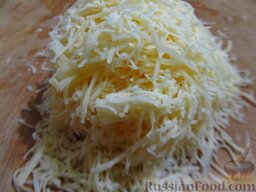 Баклажаны, запеченные с помидорами и сыром: Сыр натрите на мелкой терке.