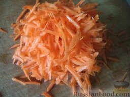 Икра баклажанно-кабачковая: Морковь очистить, вымыть, натереть на крупной терке.