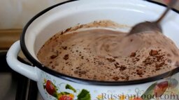 Шоколадное мороженое: Добавить сахар с какао и перемешать. Следите, чтобы не было комочков. (Если хотите ну о-о-очень шоколадное мороженое, увеличьте количество какао в 2 раза.)