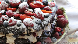 Торт "Павлова" с ягодами и глазурью: Торт-безе 