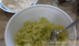 Капустные оладьи на кефире: Как приготовить капустные оладьи на кефире:    Капусту перекрутить через мясорубку.