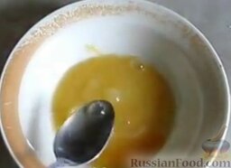Отбивные из баклажанов в кляре: Яйца взбить с солью и сахаром.
