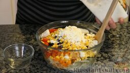 Салат из пасты, с сыром фета и овощами: Добавить сыр фета по вкусу.