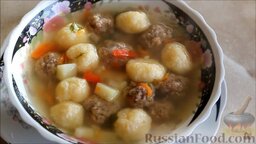 Суп с фрикадельками и сырными шариками (клецками): Картофельный суп с фрикадельками и клецками готов.