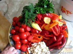 Закуска "Кобра" из баклажанов (на зиму): Подготовить остальные ингредиенты для салата 