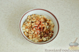 Минтай в ореховой шубе: Арахис крупно нарубить, добавить сухарики и паприку.