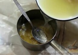 Судак заливной: Залить желатин бульоном и поставить на огонь. Помешивая, довести до кипения, но не кипятить.