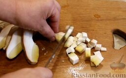 Соус грибной (из белых грибов): Как приготовить грибной соус из белых грибов:    Белый гриб почистить, помыть и нарезать кубиками.