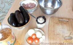 Баклажаны с фаршем (в духовке): Подготовить ингредиенты для приготовления баклажанов с фаршем в духовке.