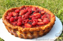 Чизкейк со свежими ягодами: Можно угощать гостей нежным десертом.