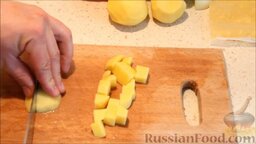 Рассольник с пшеном и фрикадельками: Как приготовить рассольник с пшеном и фрикадельками:    Картофель нарезать кубиками.