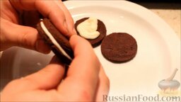 Печенье "Oreo (Орео)" в домашних условиях: Накрыть вторым печеньем.