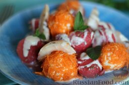 Салат из арбуза с творожно-морковными шариками
