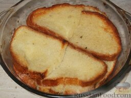 Шарлотка из черствого хлеба: Включить духовку.    Запекать шарлотку в духовке, разогретой до 200-220°С, до румяной корочки (25-30 минут).
