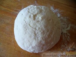 «Плацинда» - пирог с тыквой по-молдавски: Сформировать шар, накрыть полотенцем и оставить на некоторое время (15-20 минут).