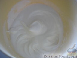 Белковый крем: Приготовление белкового крема окончено.