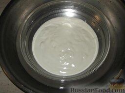 Сметанный крем без желатина: Как приготовить сметанный крем:    Поставить кастрюлю со сметаной в холодную воду, на лед или в снег.