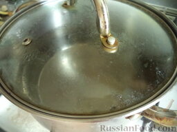 Суп-пюре картофельный с сухариками: Как приготовить суп-пюре картофельный с сухариками:    Вскипятить 2 л воды.
