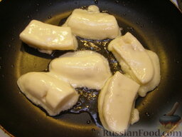 Бананы жареные: Обжаривать бананы на сковороде с растительным маслом.  Сначала 2-3 минуты с одной стороны...