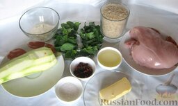 Куриное филе, приготовленное в духовке: Для приготовления куриного филе в духовке вам понадобятся зелень, кабачок, рис, куриное филе, масло и специи.