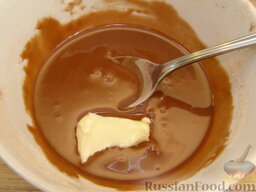 Глазурь с какао: Можно добавить в глазурь из какао размягченное (или растопленное) сливочное масло - глазурь будет более блестящей.