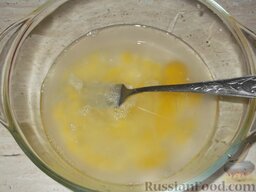 Тесто для лагмана: Как приготовить тесто для лагмана:    Яйца взбить, смешать с водой.