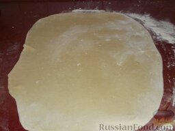 Бешбармак по-киргизски: Пресное тесто тонко раскатывают (2 мм).