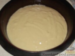 Торт «Зебра»: Застилаем форму или противень бумагой или смазываем маслом. Выливаем тесто для одного коржа. Выпекаем на слабом огне (180 градусов) на противне, застеленном промасленной бумагой. Время выпечки - 30 минут.