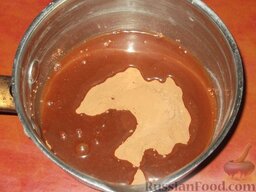 Торт «Птичье молоко»: Для глазури какао разводим водой (3 ст. ложки).