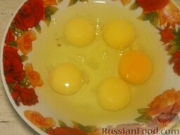 Японский омлет томаго яки: Добавьте еще 4 яйца.